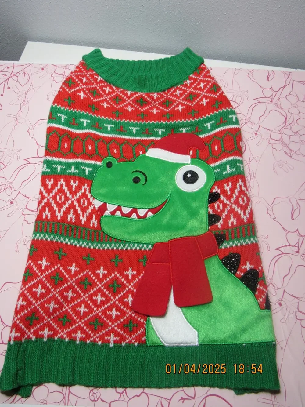 Medium Dog Knitwear – Comfy Sweater with Dinosaur Charm